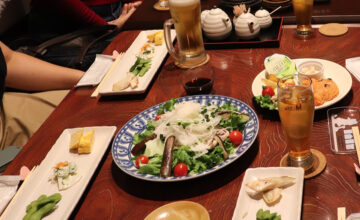 料理は絶品です！早川建設の新人歓迎会を「もへじ」さんで開催。 15人ぐらいの団体さんでも宴会出来そうです！